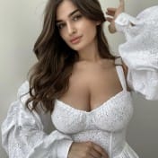 Helena Cairo escort