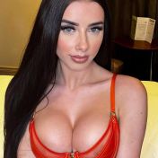 Amelia Abu Dhabi escort