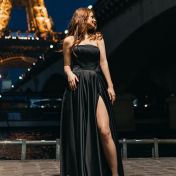 Redhead busty Taylor Paris escort