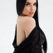 Monro Dubai escort