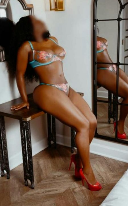 Kelly Araujo Açores escort